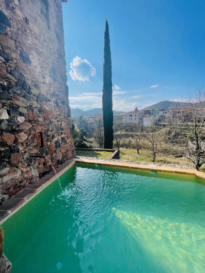 Hotel Cal Sastre Santa Pau Bagian luar foto