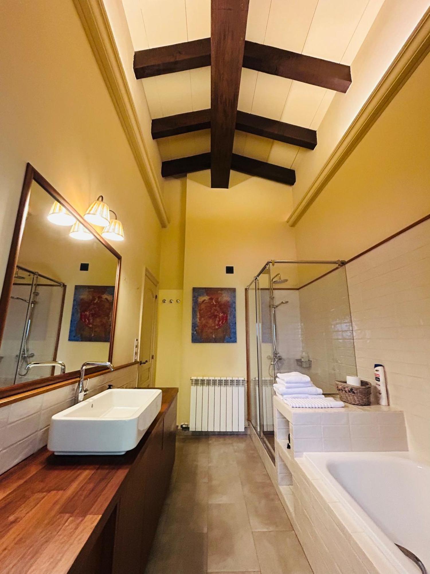 Hotel Cal Sastre Santa Pau Bagian luar foto