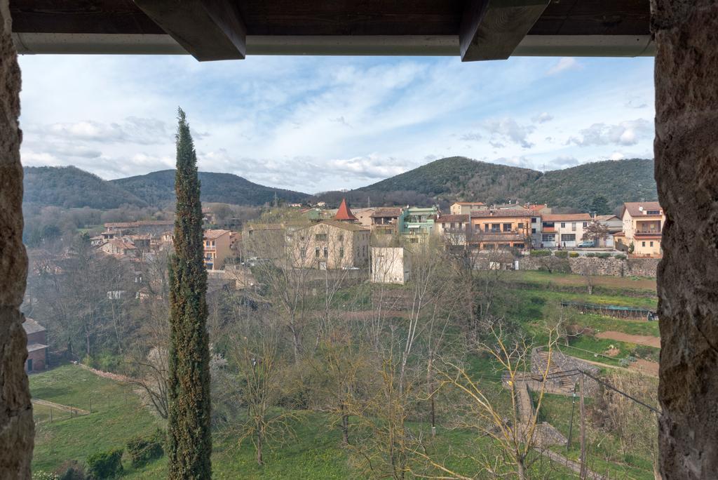 Hotel Cal Sastre Santa Pau Bagian luar foto