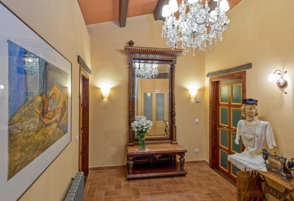 Hotel Cal Sastre Santa Pau Bagian luar foto